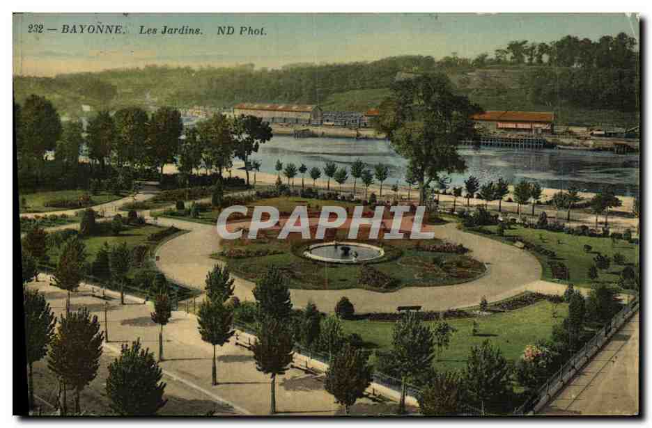 CPA Bayonne Les Jardins 