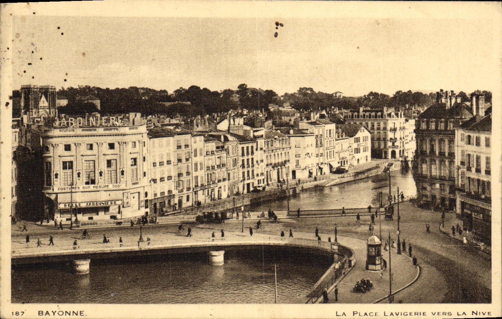 CPA Bayonne La Place Lavigerie Vers La Nive Belle Jardiniere