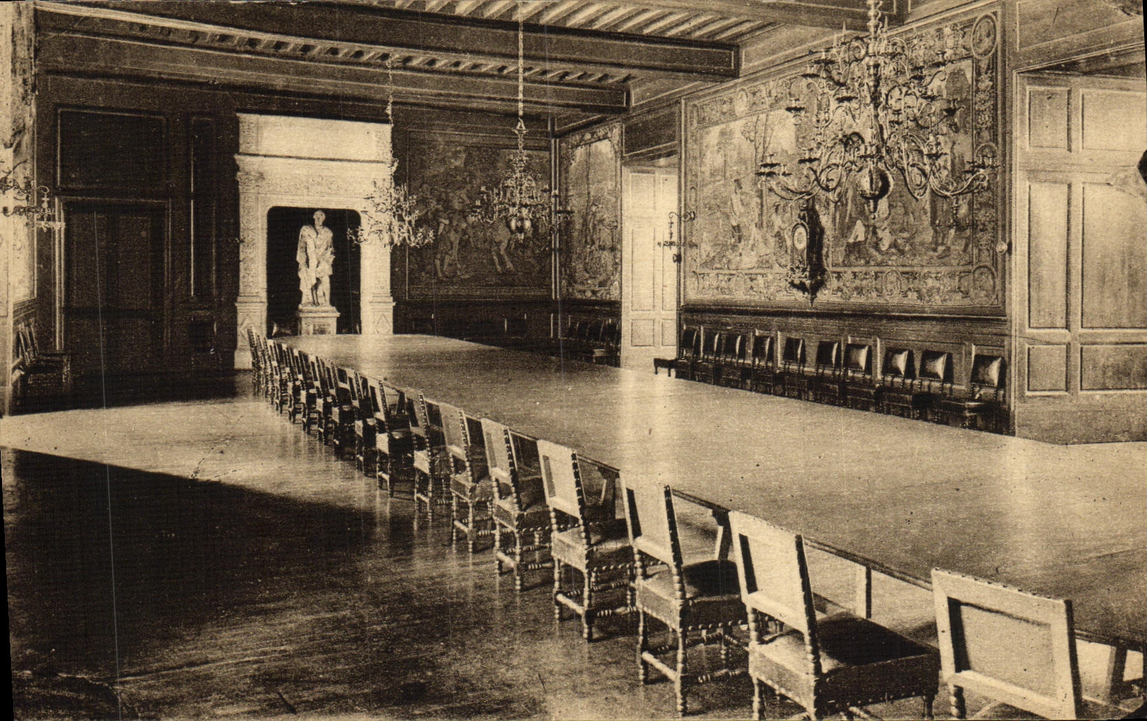 CPA Pau Chateau Henri IV Salle a manger et statue de Henri IV