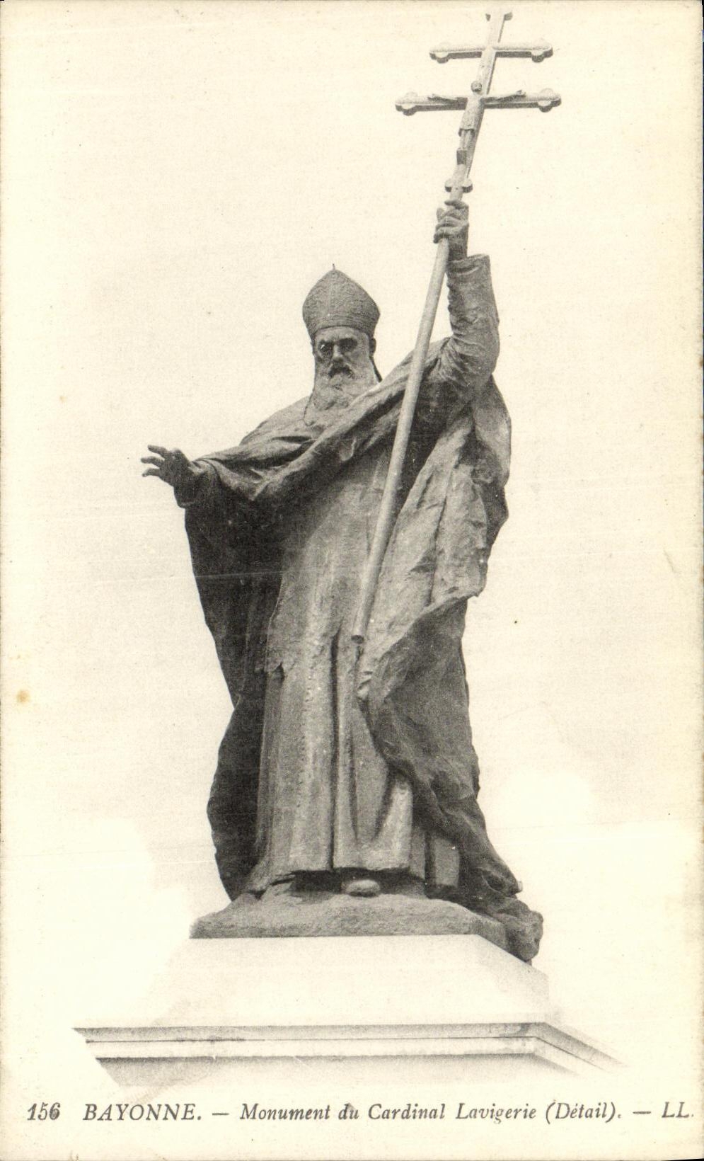 CPA Bayonne Monument du Cardinal Lavigerie