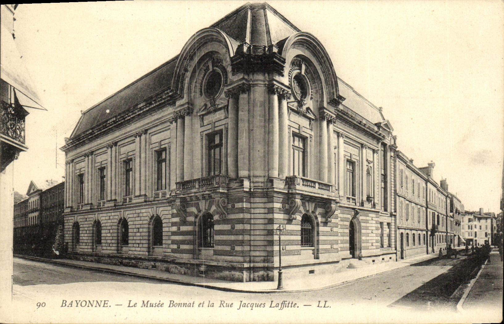 CPA Bayonne Le Musee Bonnat Et La Rue Jacques Laffitte 