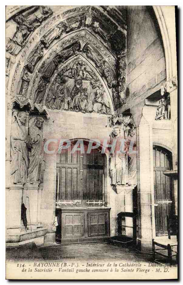 CPA Bayonne Interieur de La Cathedrale Double porte de la sacristie Vantail gauche consacre a la Saint Vierge 
