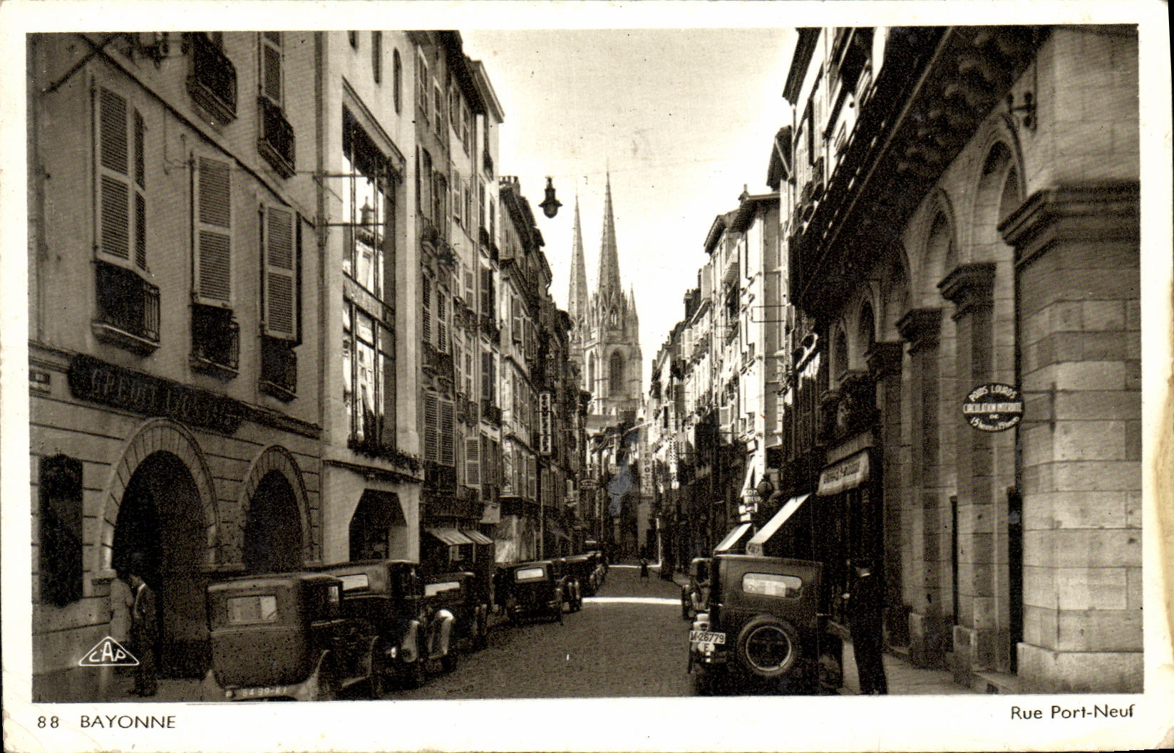 CPA Bayonne Rue Port Neuf 