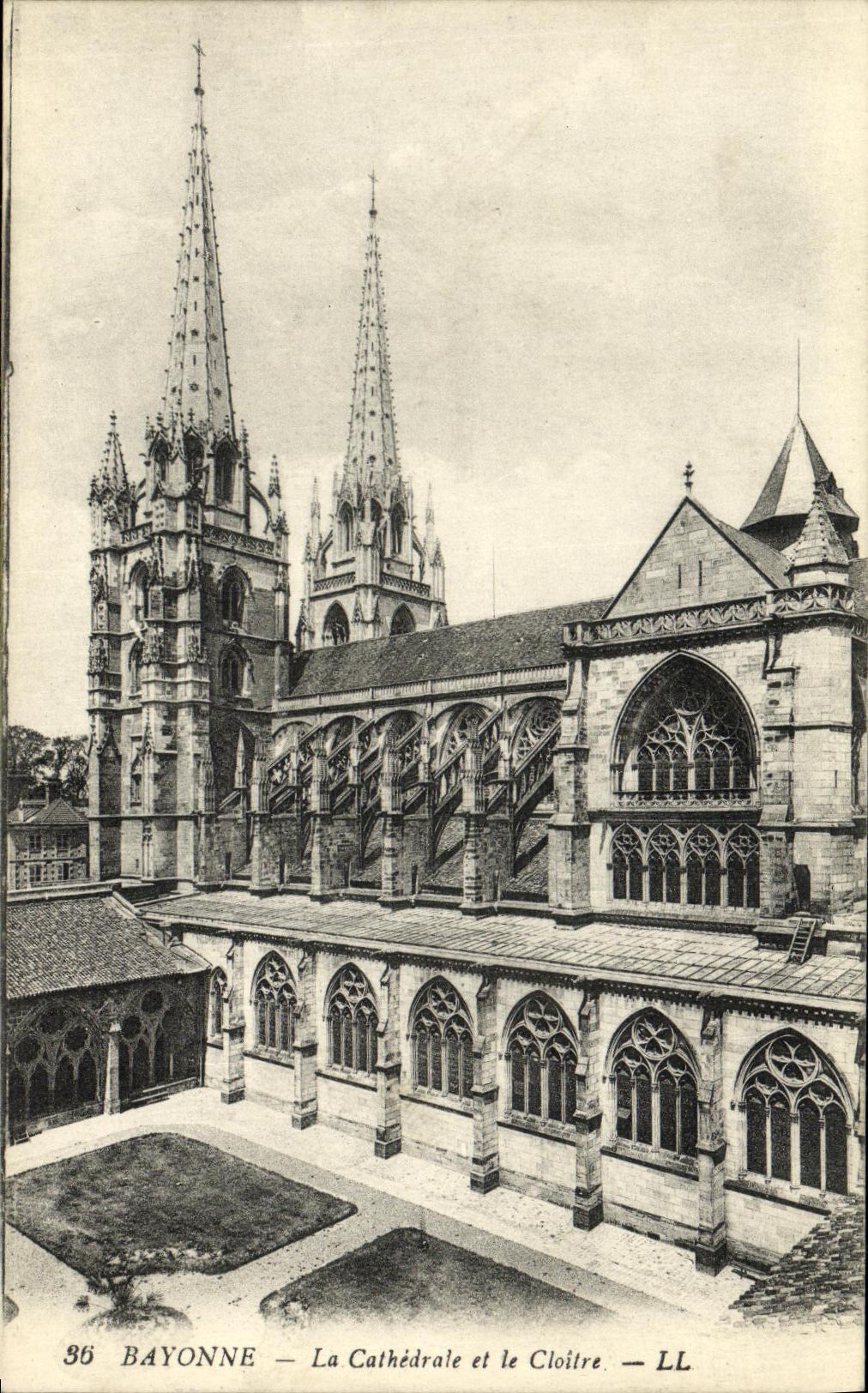 CPA Bayonne La Cathedrale Et Le Cloitre 