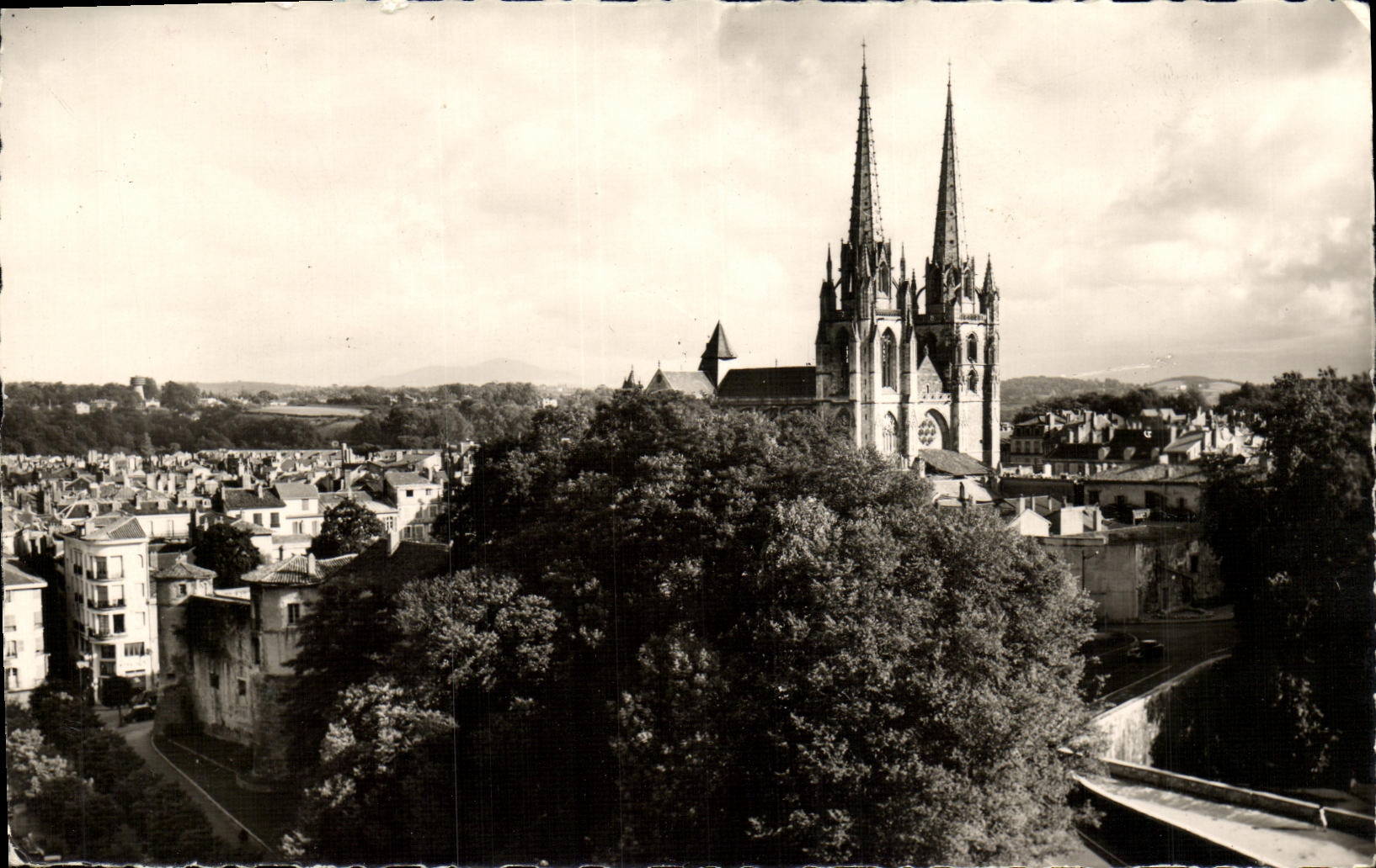 CPSM Bayonne Vue Vers La Cathedrale 