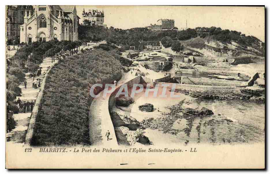 CPA Biarritz Le Port Des Pecheurs et L Eglise Sainte Eugenie 