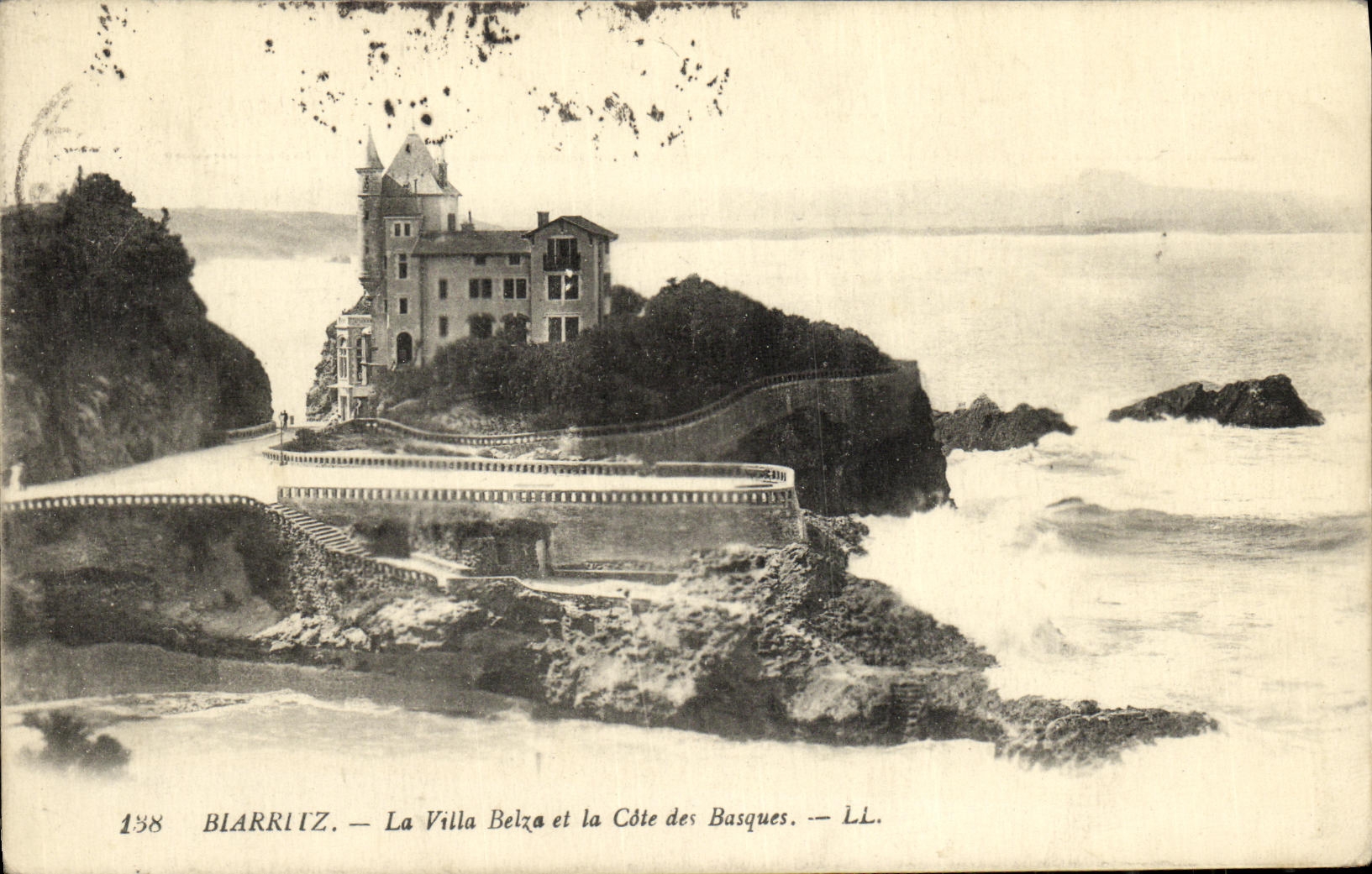 CPA Biarritz La Villa Belza et La Cote des Basques 