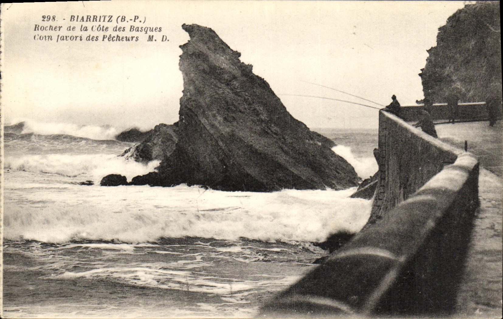 CPA Biarritz Rocher de la cote des basques Coin favori des pecheurs