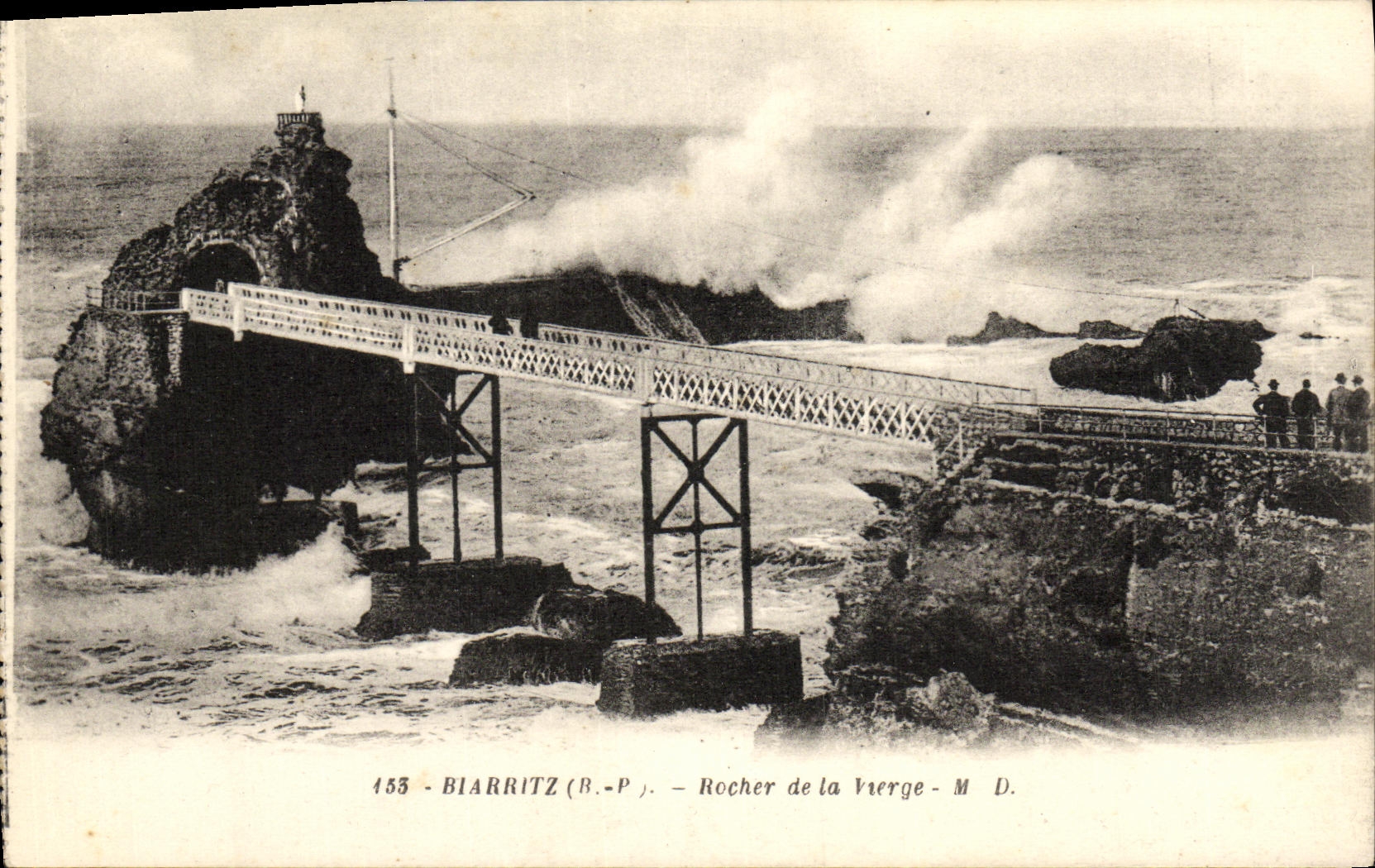 Biarritz (B.-P.) — Rocher de la Vierge — M. D.
