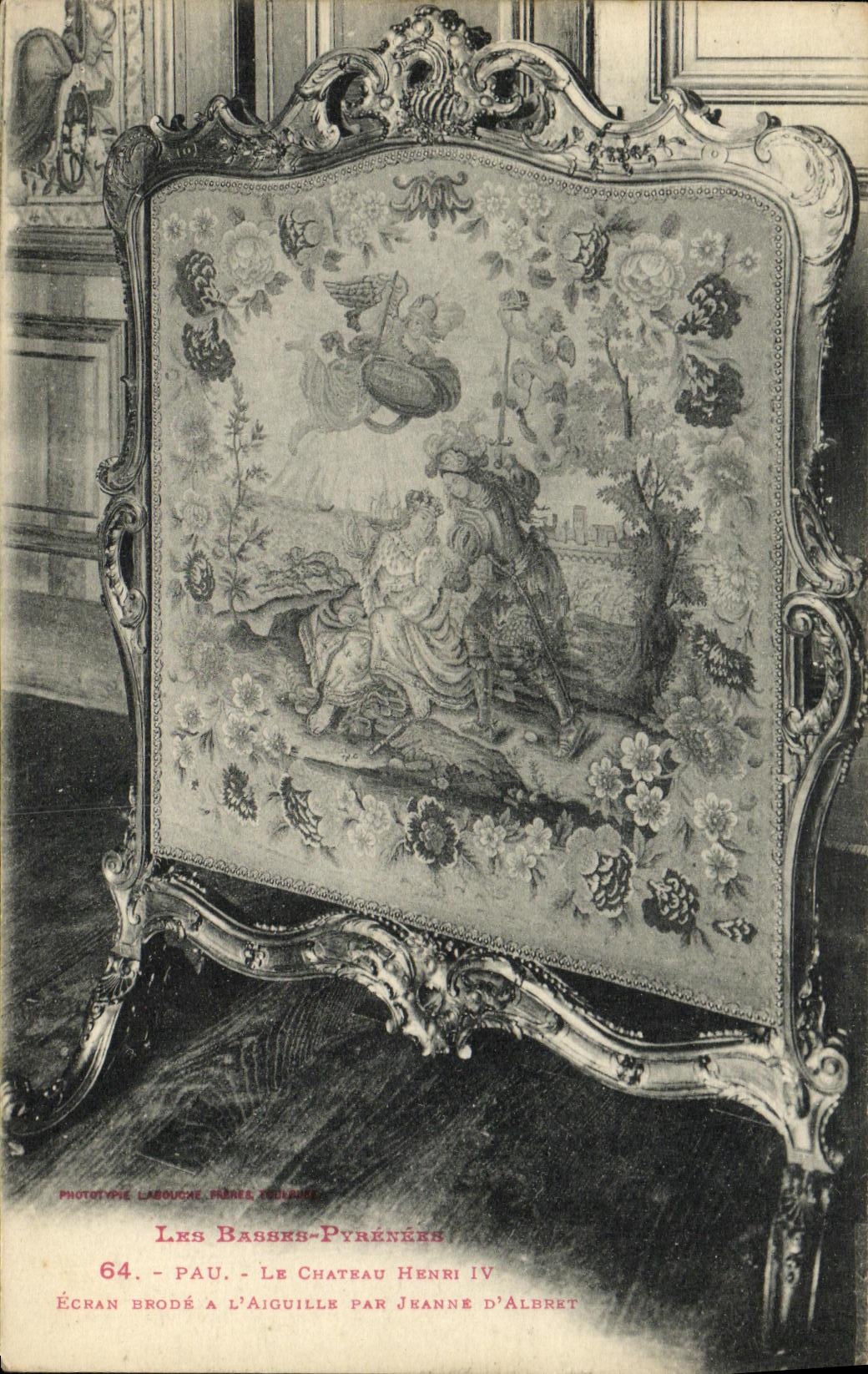 Écran brodé à l'aiguille par Jeanne d'Albret — Pau, Château Henri IV — Phototype Labouche Frères