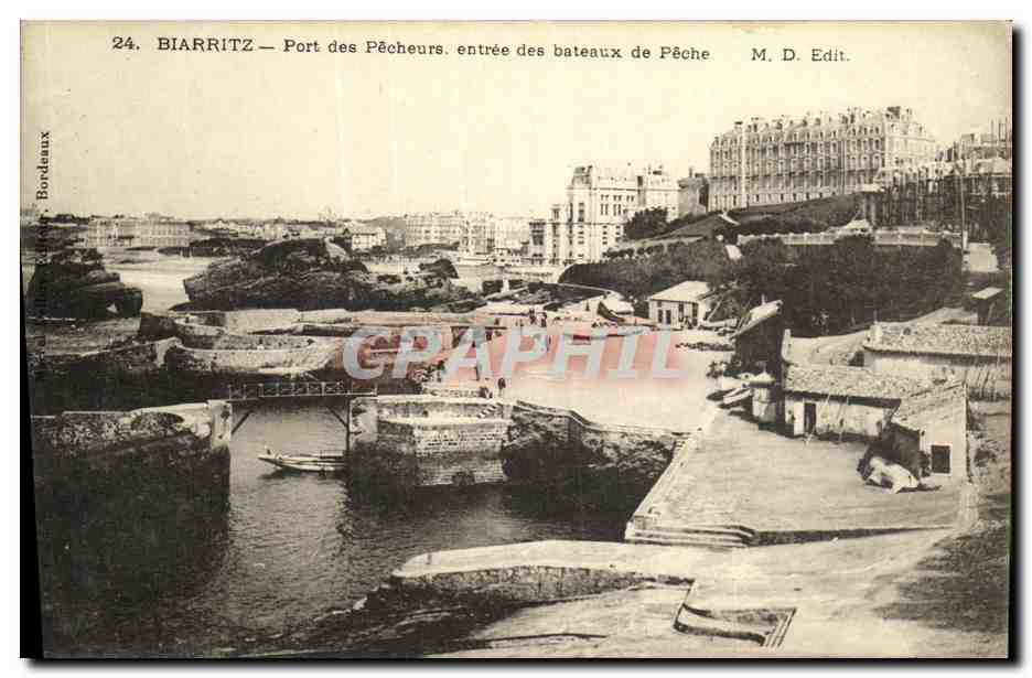 CPA Biarritz Port des Pecheurs entree des Bateaux de Peche