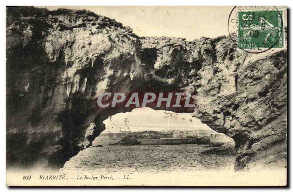 CPA Biarritz Le Rocher Perce