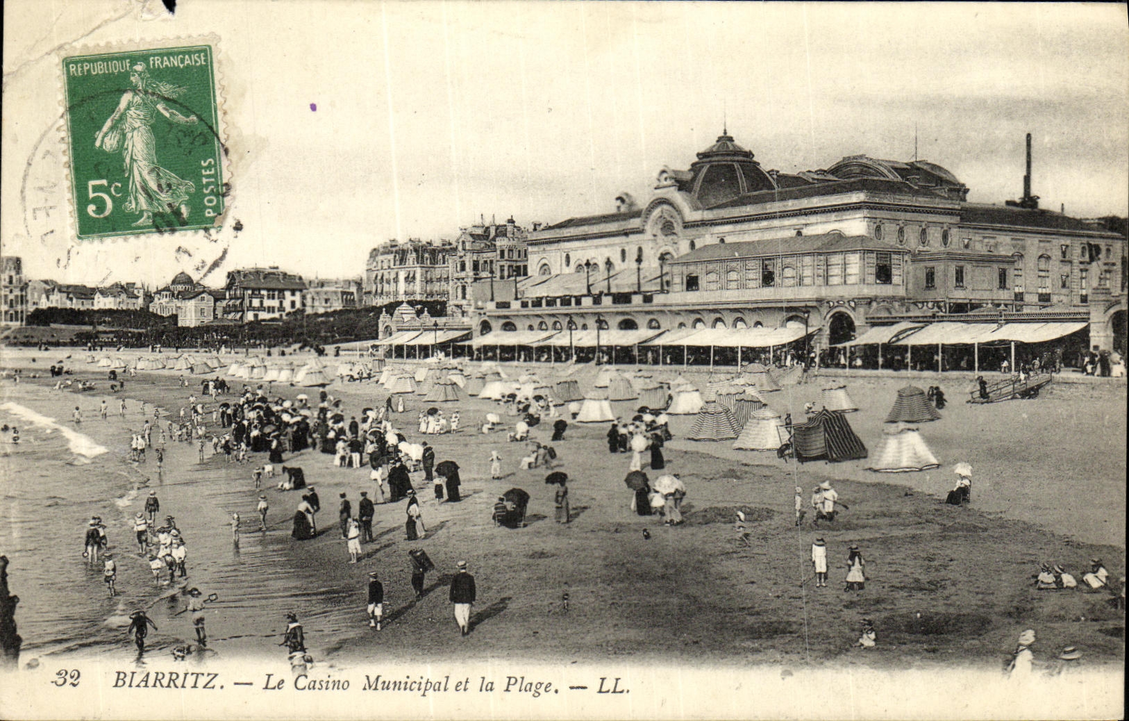 CPA Biarritz Le Casino Municipal et la Plage