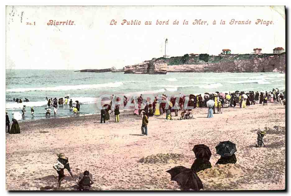 CPA Biarritz Le Public au Bord de la Mer a La Grande Plage