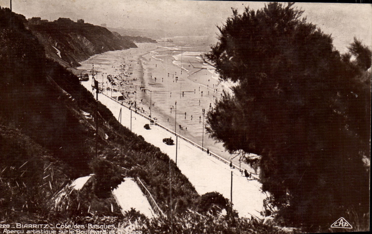 Biarritz — Côte des Basques — Aperçu artistique sur le Boulevard et la Place