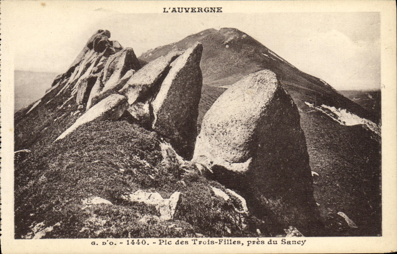 CPA L Auvergne Pic des Trois Filles Pres du Sancy
