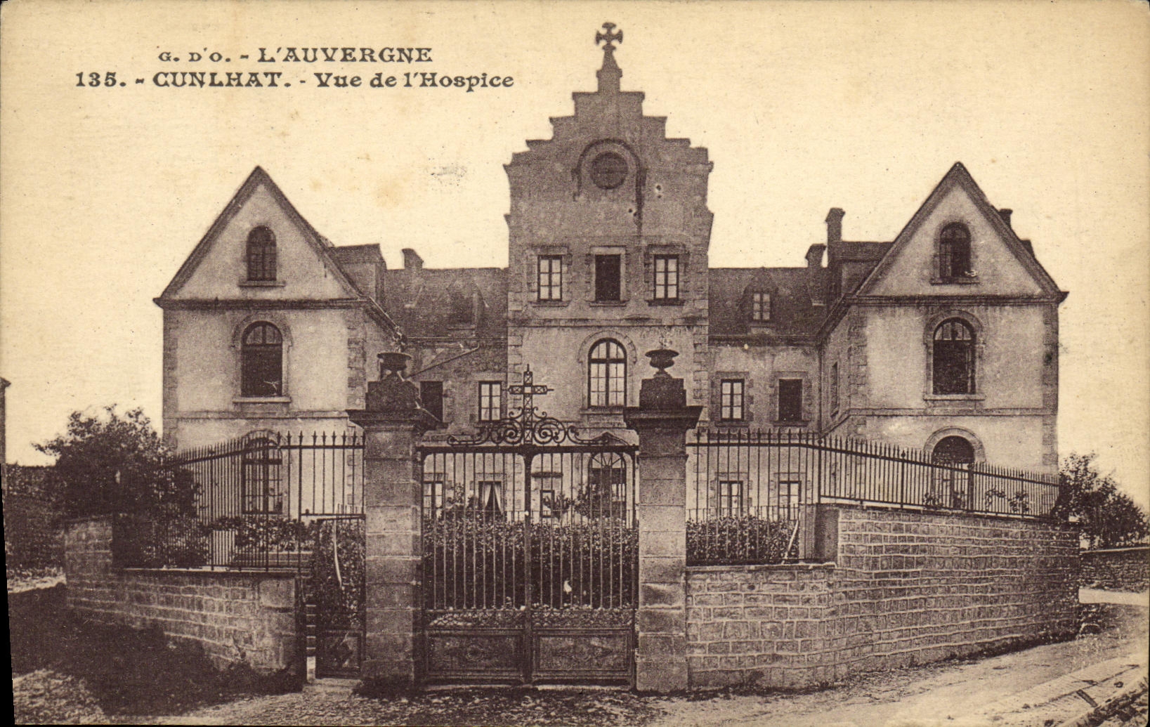 Cunlhat - Vue de l'Hospice — G. D'O. L'Auvergne, n°135