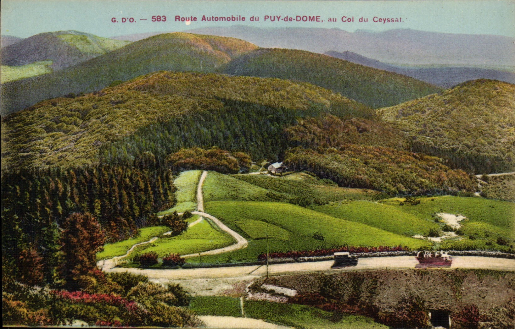 CPA L Auvergne Route Automobile du Puy de Dome au Col de Ceyssat
