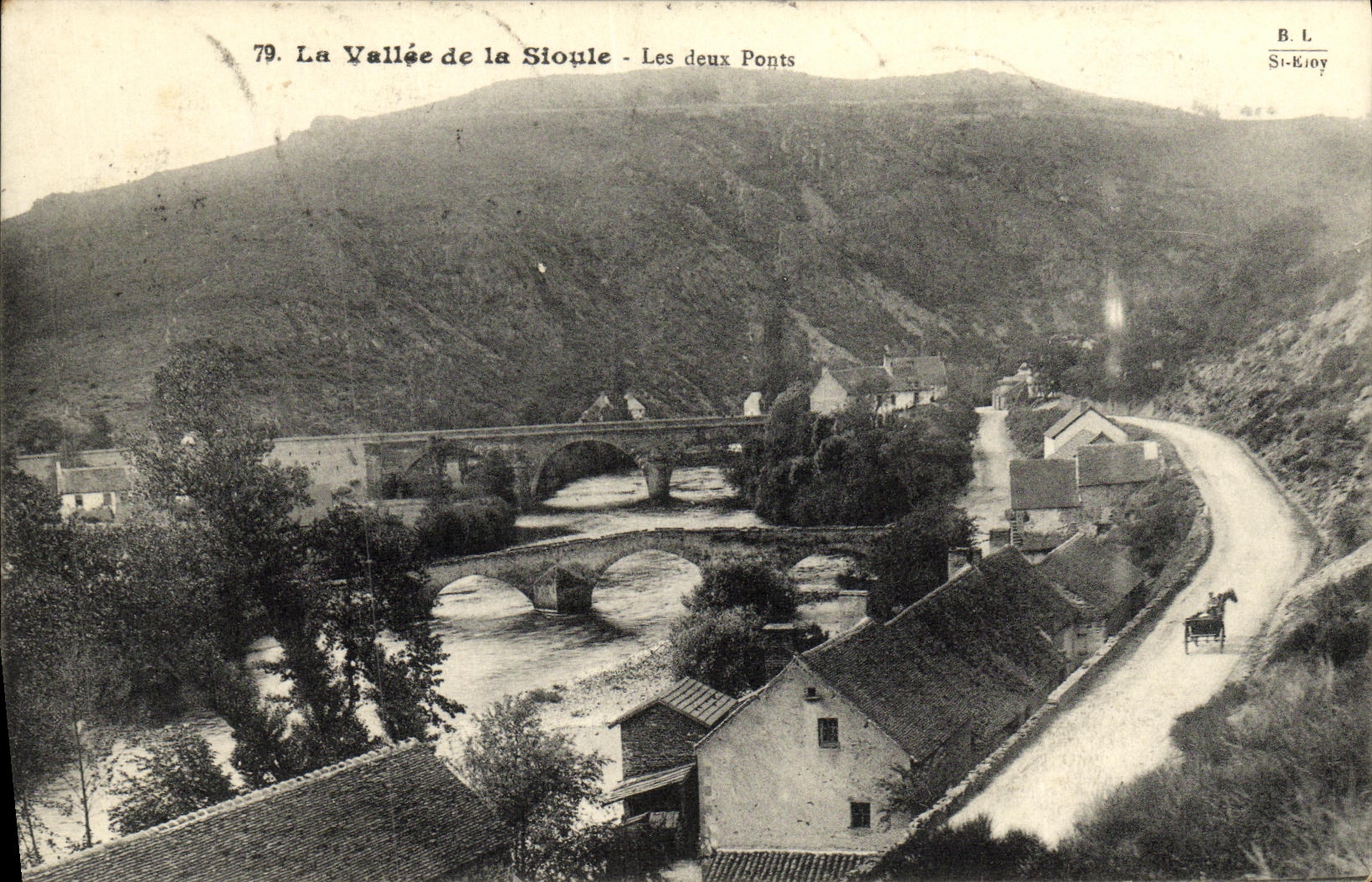 CPA La Vallee de la Sioule Les Deux Ponts 