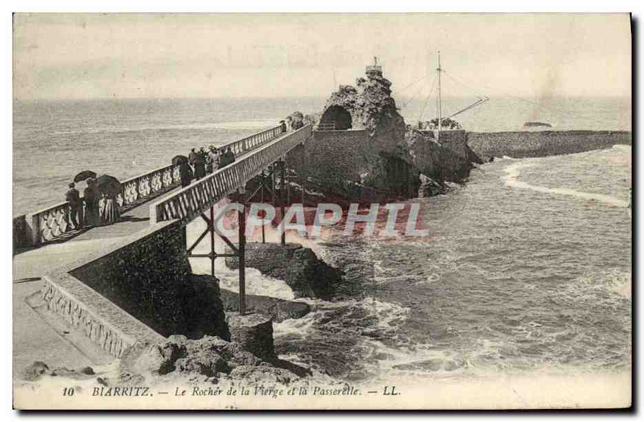CPA Biarritz Lre Rocher De La Vierge Et La Passereile