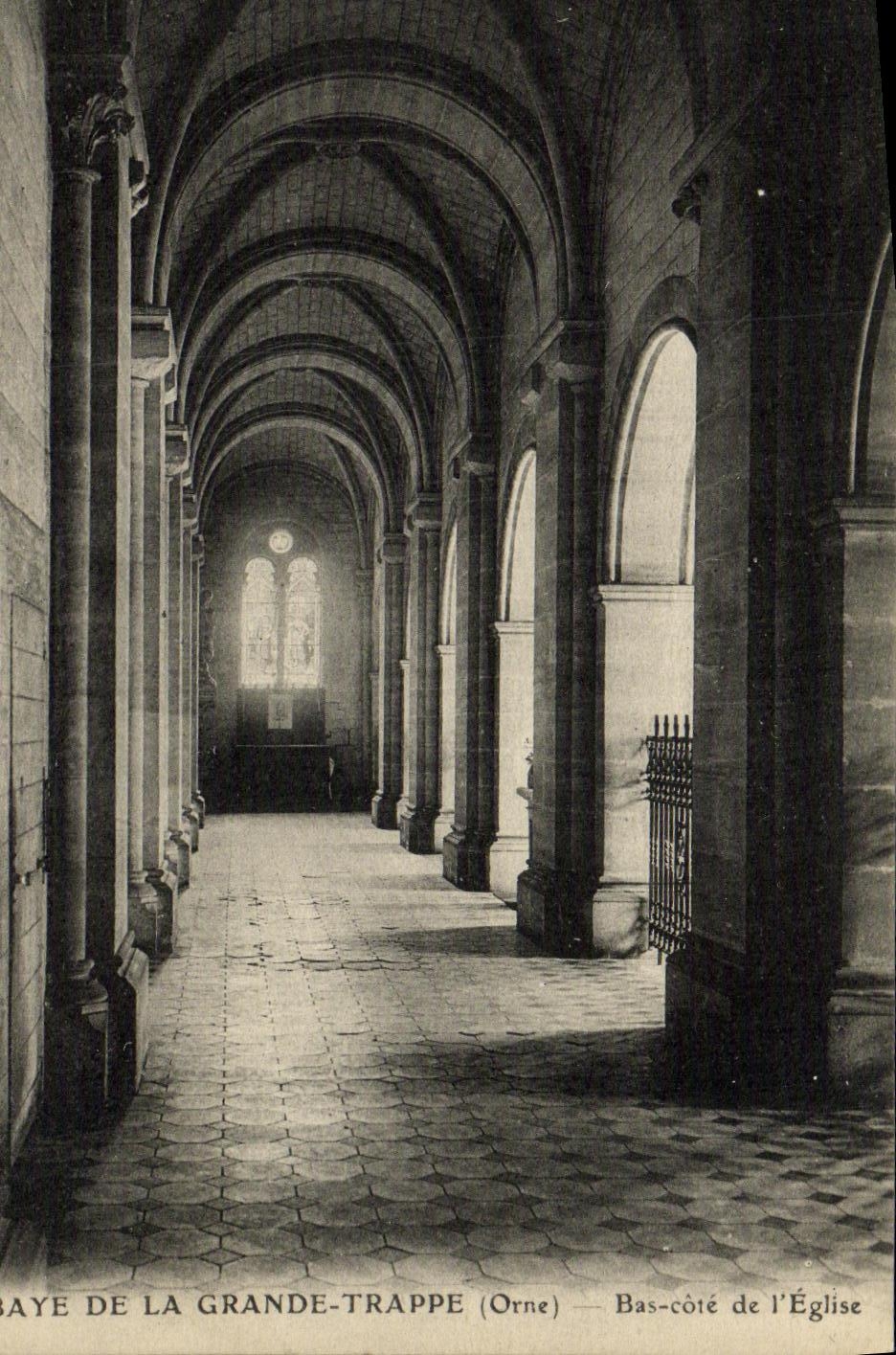 CPA Abbaye De La Grande Trappe Bas cote de l eglise