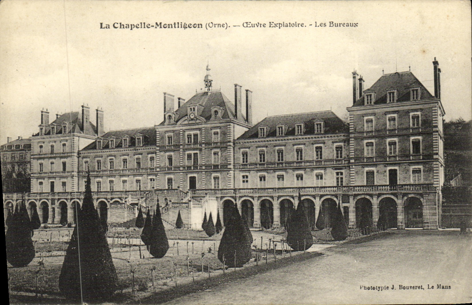 CPA La Chapelle Montligeon Les Bureaux 