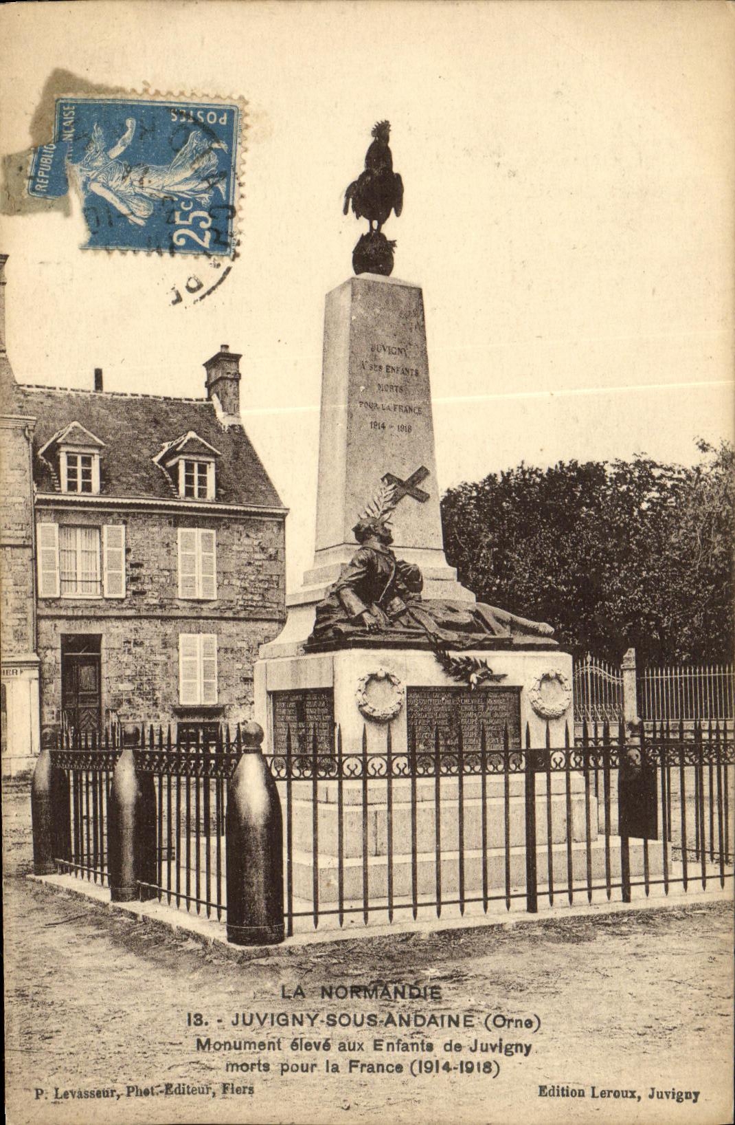 CPA Juvigny Sous Andaine Monument Eleve aux enfants de Juvigny morts poiur la France Militaria