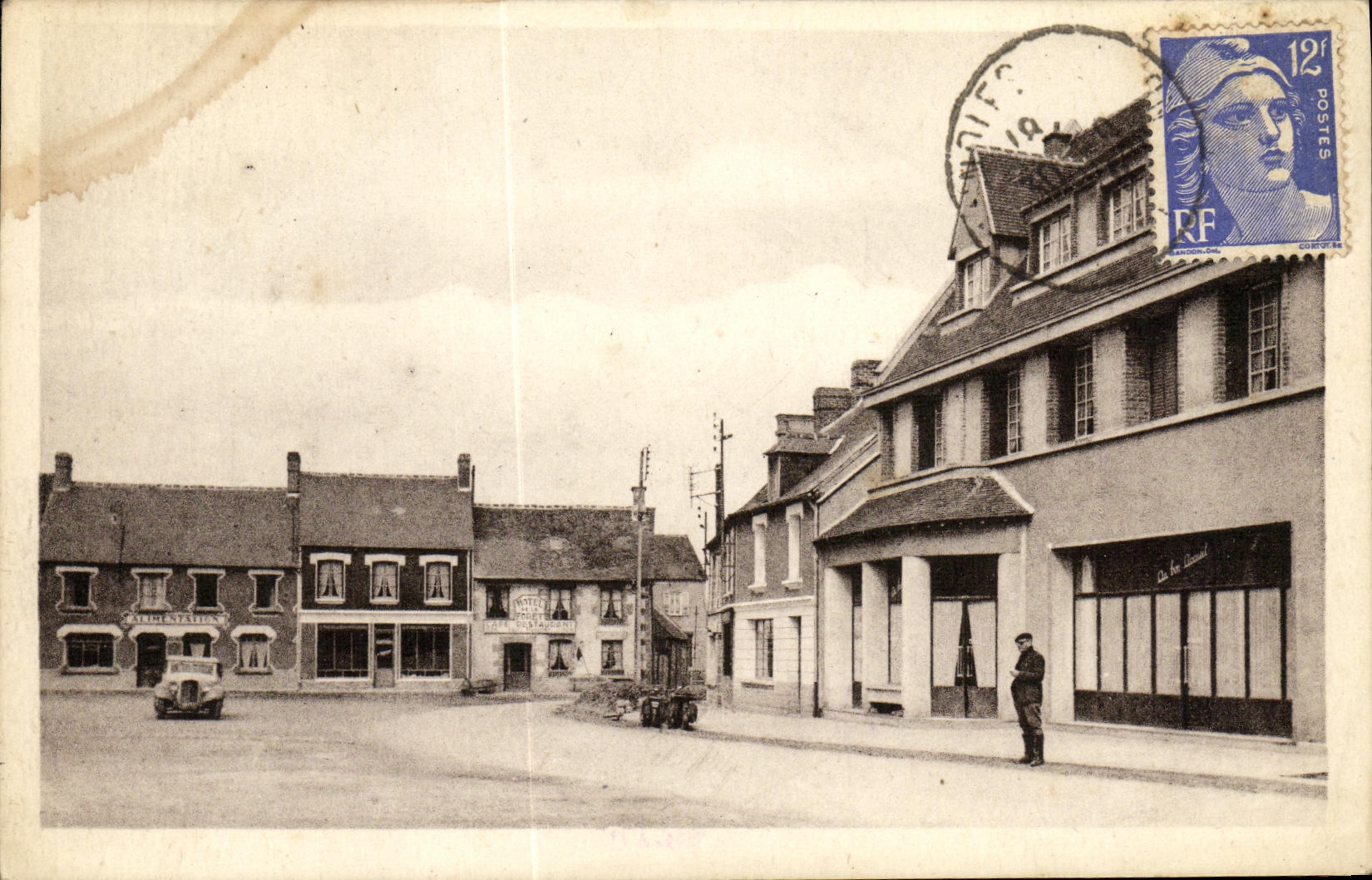 CPA Juvigny Sous Andaine La Place du Bourg 