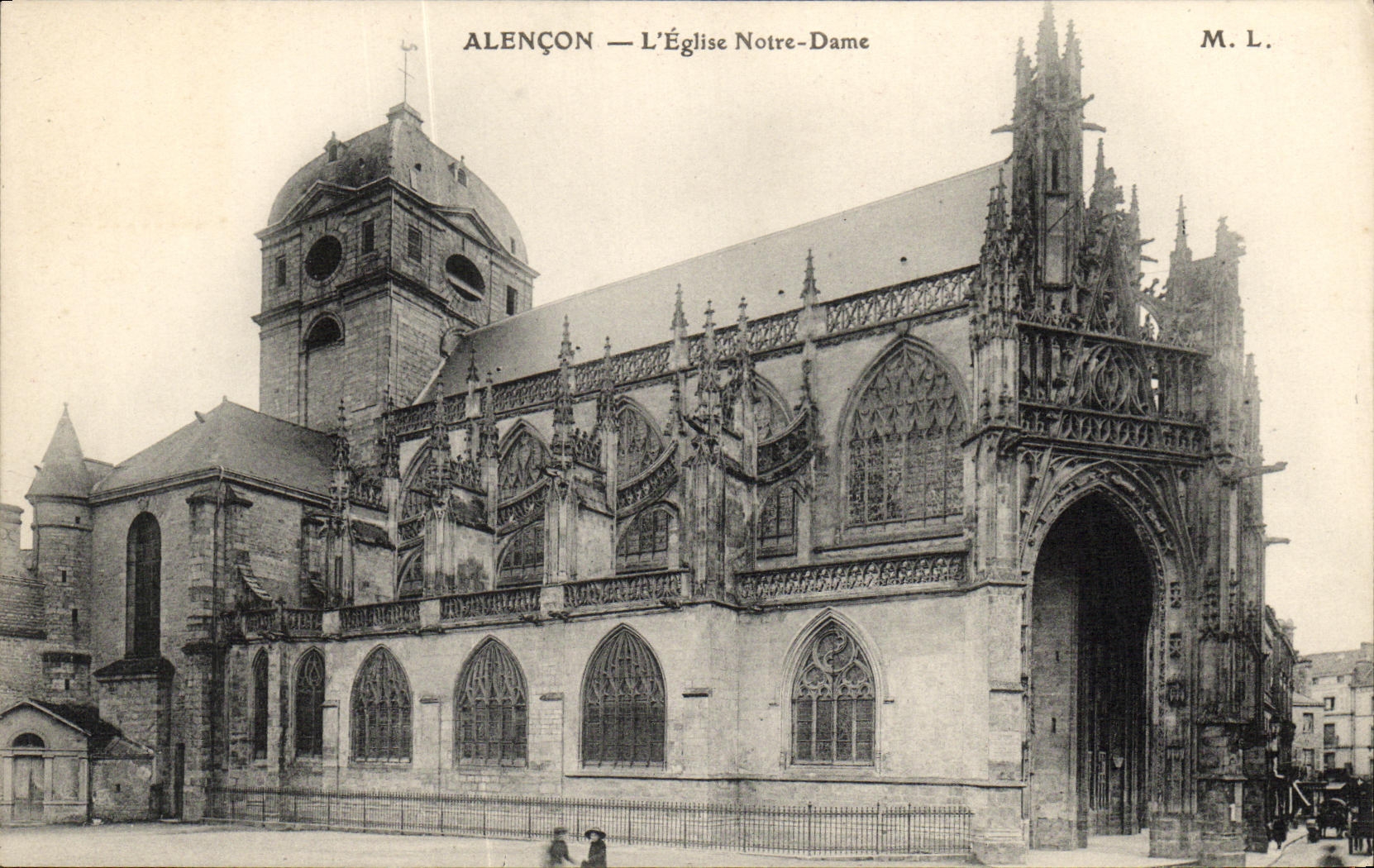 CPA Alencon L Eglise Notre Dame 