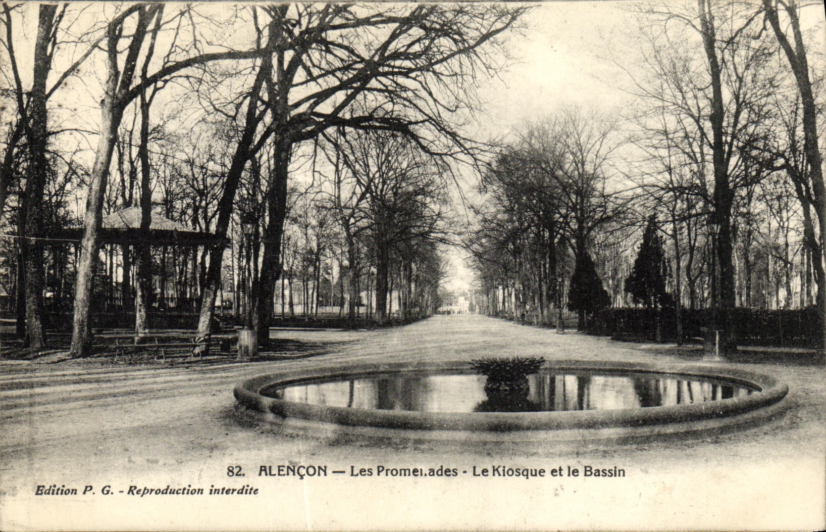 CPA Alencon Les Promenades Le Kiosque et Le Bassin 