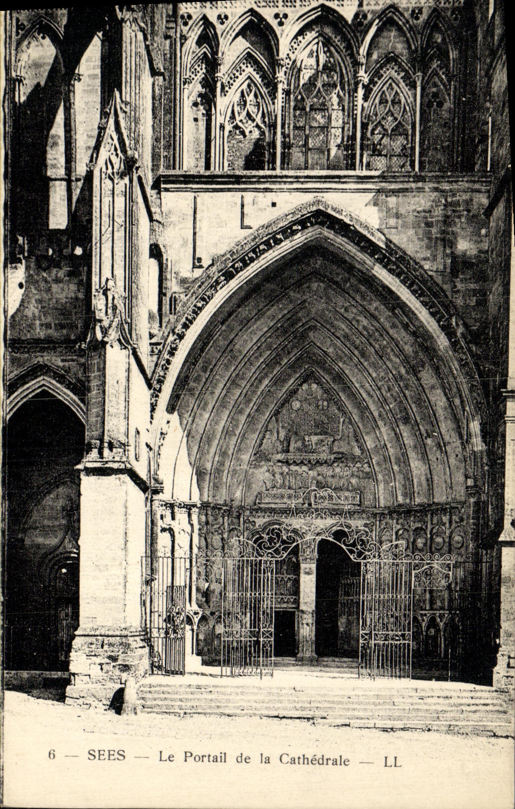 CPA Sees Le Portail de la Cathedrale