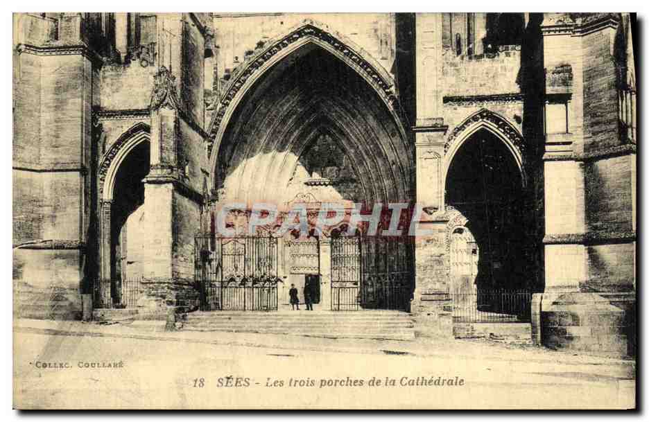 CPA Sees Les Trois Porches De La Cathedrale