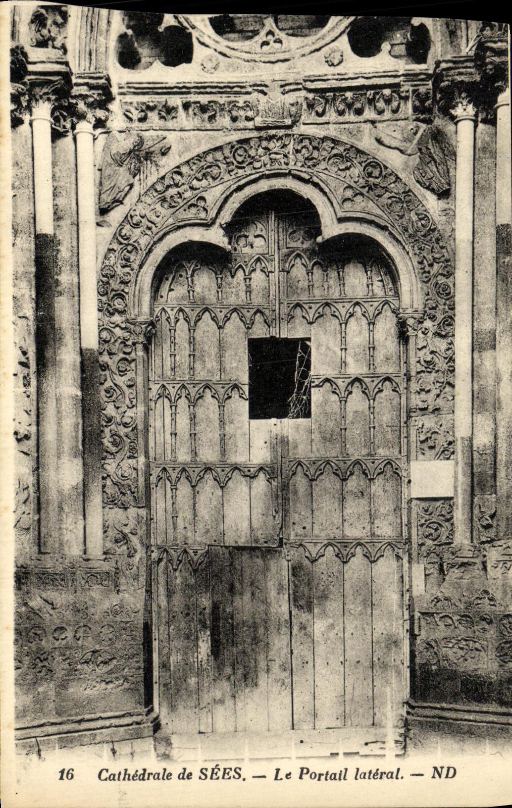 CPA Cathedrale De Sees Le Portail Lateral 
