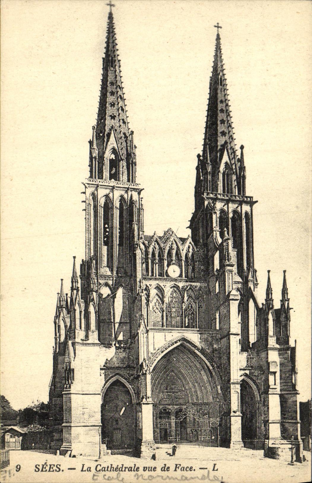 CPA Sees La Cathedrale Vue De Face 