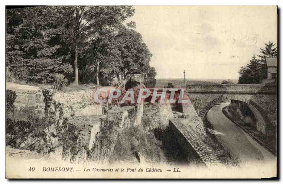 CPA Domfront Les Casemates Et Le Pont Du Chateau 