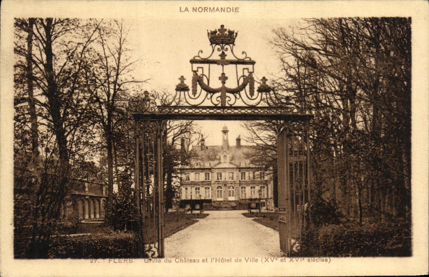 CPA Flers Grille du Chateau Et L Hotel De Ville