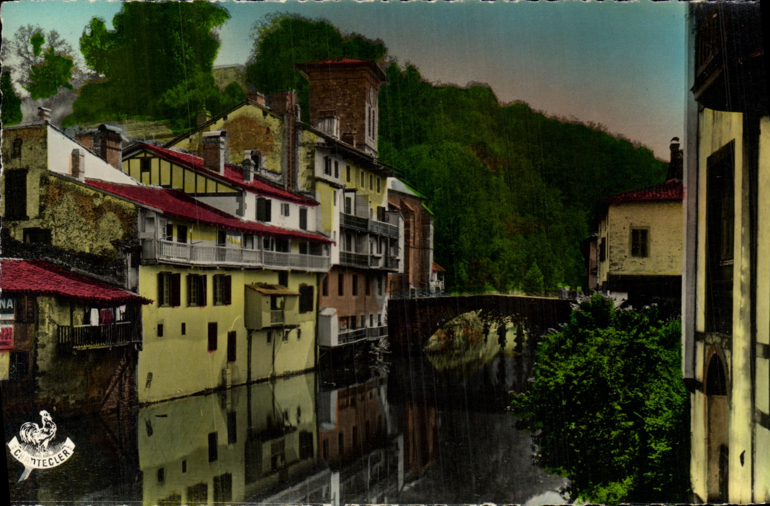 St-Jean Pied de Port — Vieilles maisons sur la Nive — C. TTECCLER
