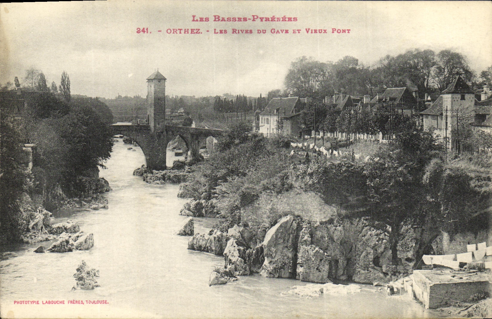 CPA Orthez Les Rives Du Gave Et Vieux Pont 