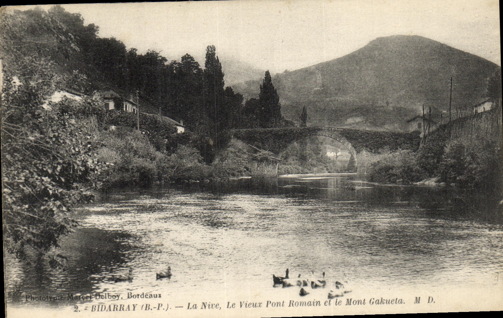 Bidarray (B.P.) — La Nive, Le Vieux Pont Romain et le Mont Gakueta — Phototypie Marcel Delboy, Bordcaux