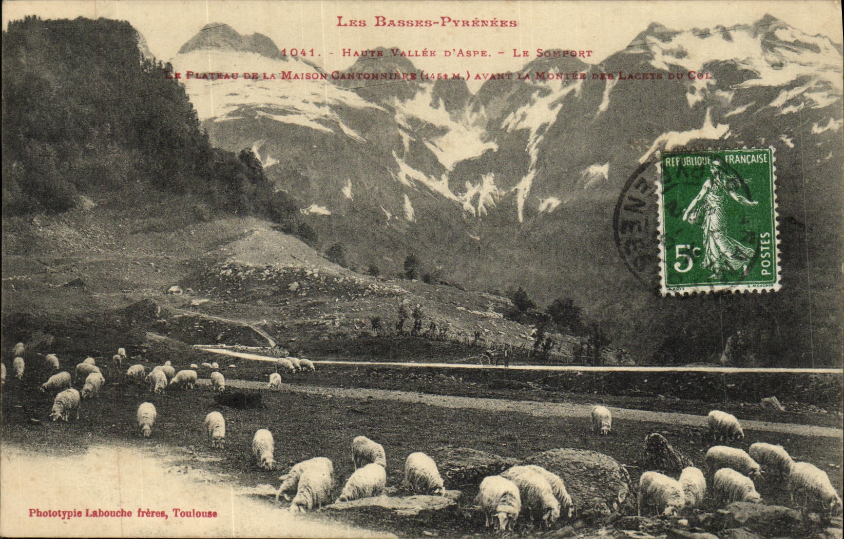 Les Basses-Pyrénées — Haute Vallée d'Aspe — Le Somport — Le Plateau de la Maison Cantonnière (1454 m.) vor der Aufstieg zum Col — Phototypie Labouche frères, Toulouse