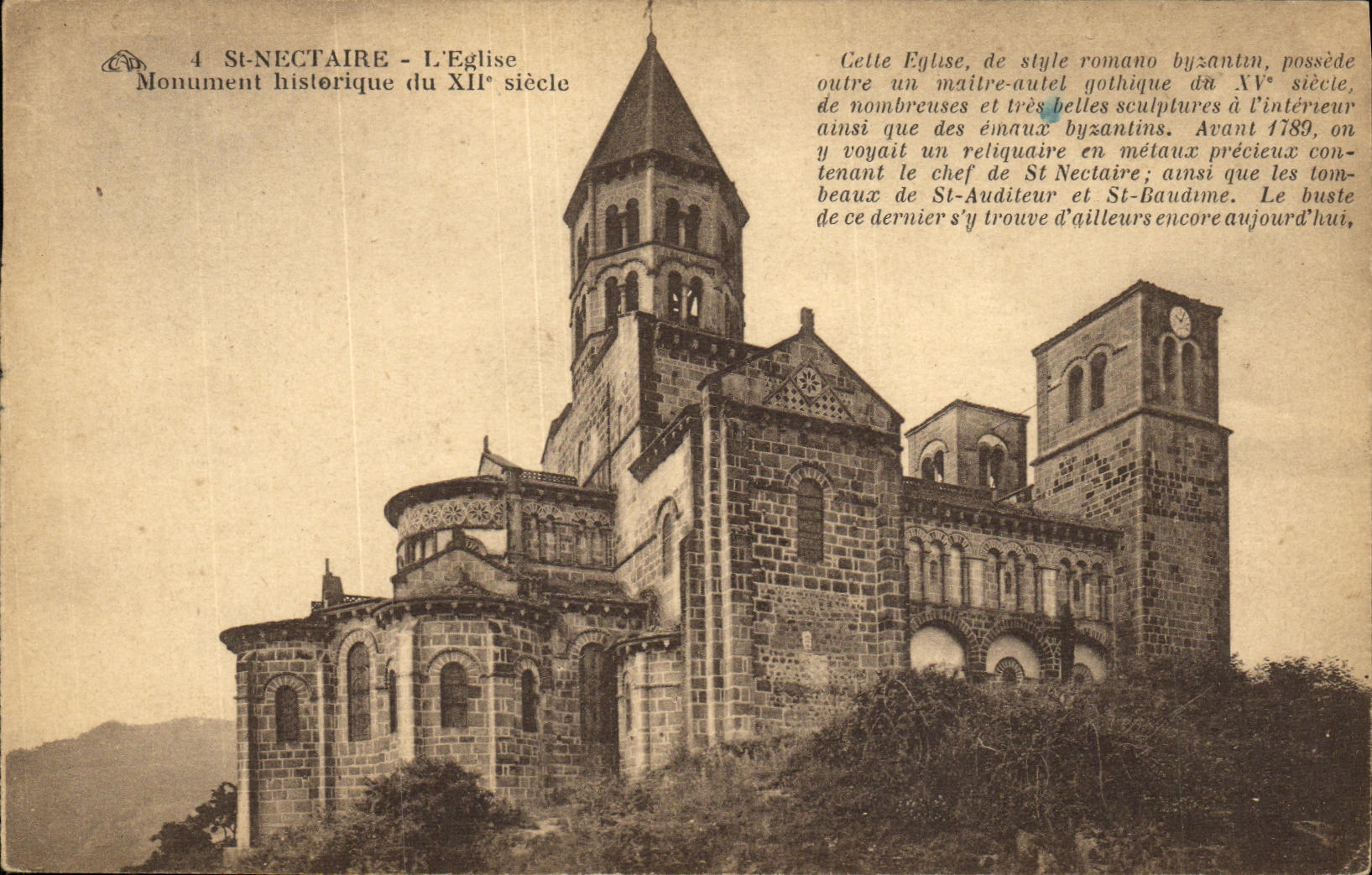 St-Nectaire - L'Église - Monument historique du XIIe siècle