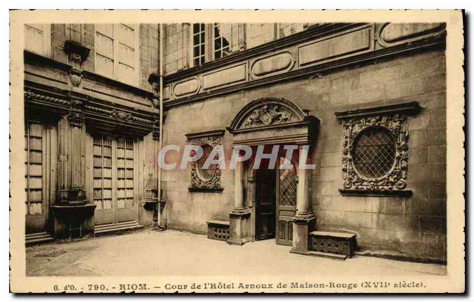 CPA Riom Cour De L Hotel Arnoux de Maison Rouage 
