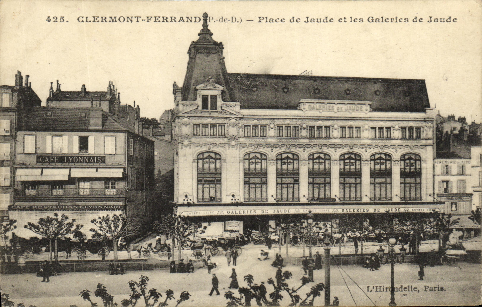 Clermont-Ferrand (P.-de-D.) — Place de Jaude und die Galeries de Jaude — L'Hirondelle, Paris.