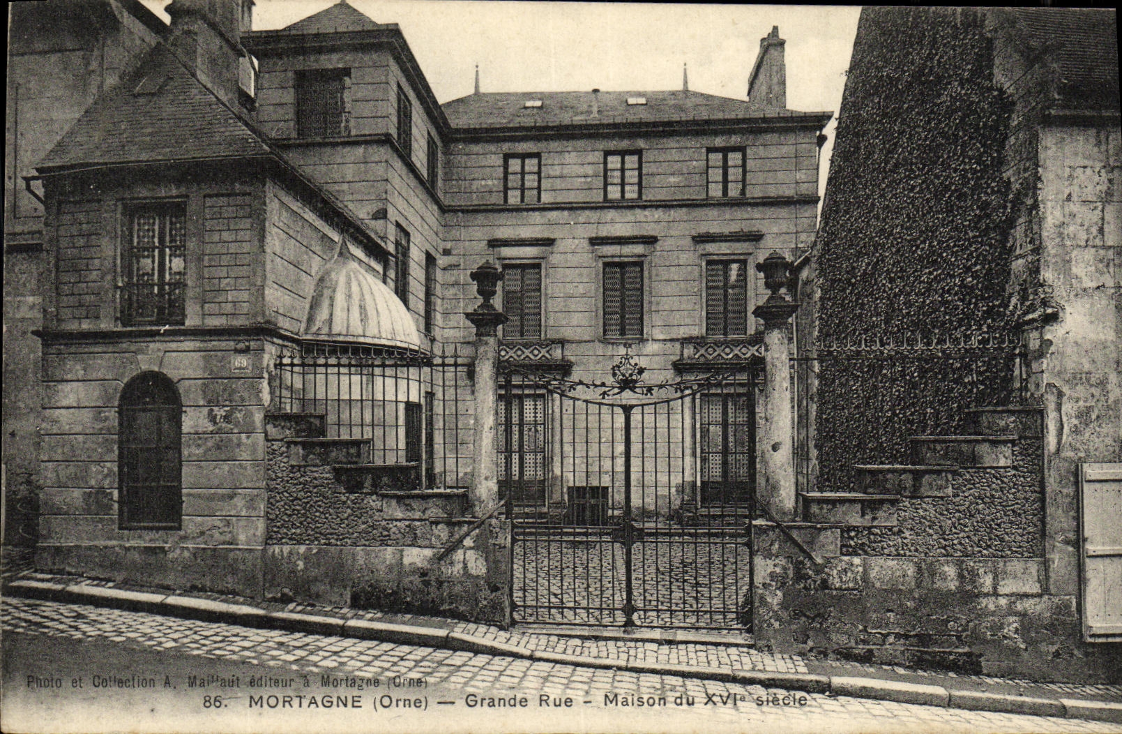 CPA Mortagne Grande Rue Maison Du 16eme Siecle