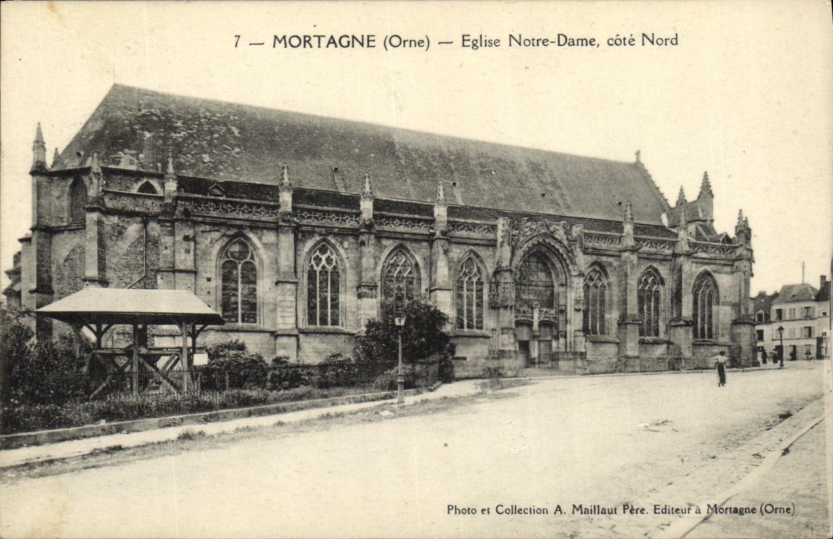 Mortagne (Orne) — Église Notre-Dame, côté Nord — Photo et Collection A. Maillault Père, Éditeur à Mortagne (Orne)