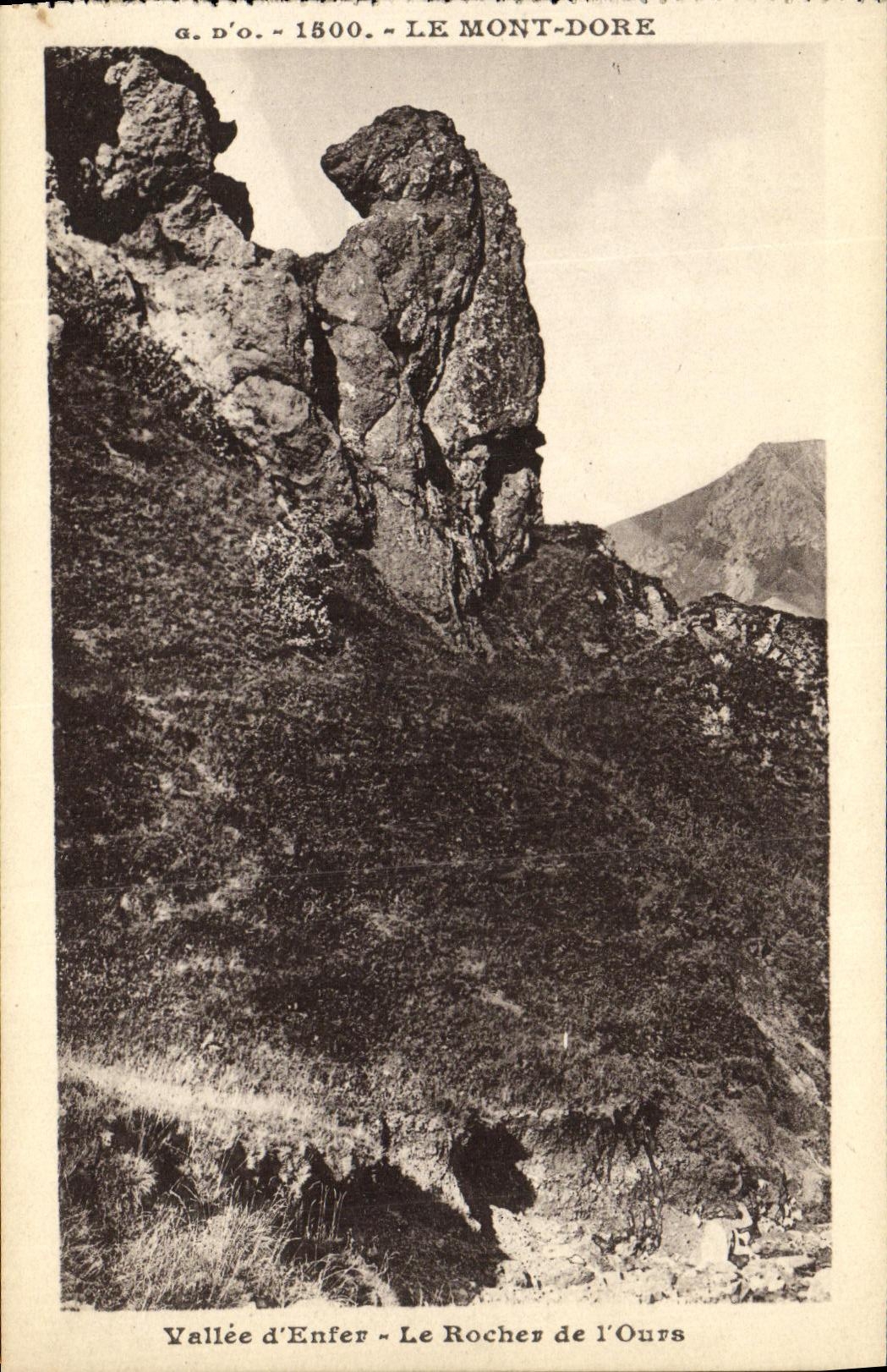 CPA Le Mont Dore Vallee d Enfer Le Rocher de L Ours 