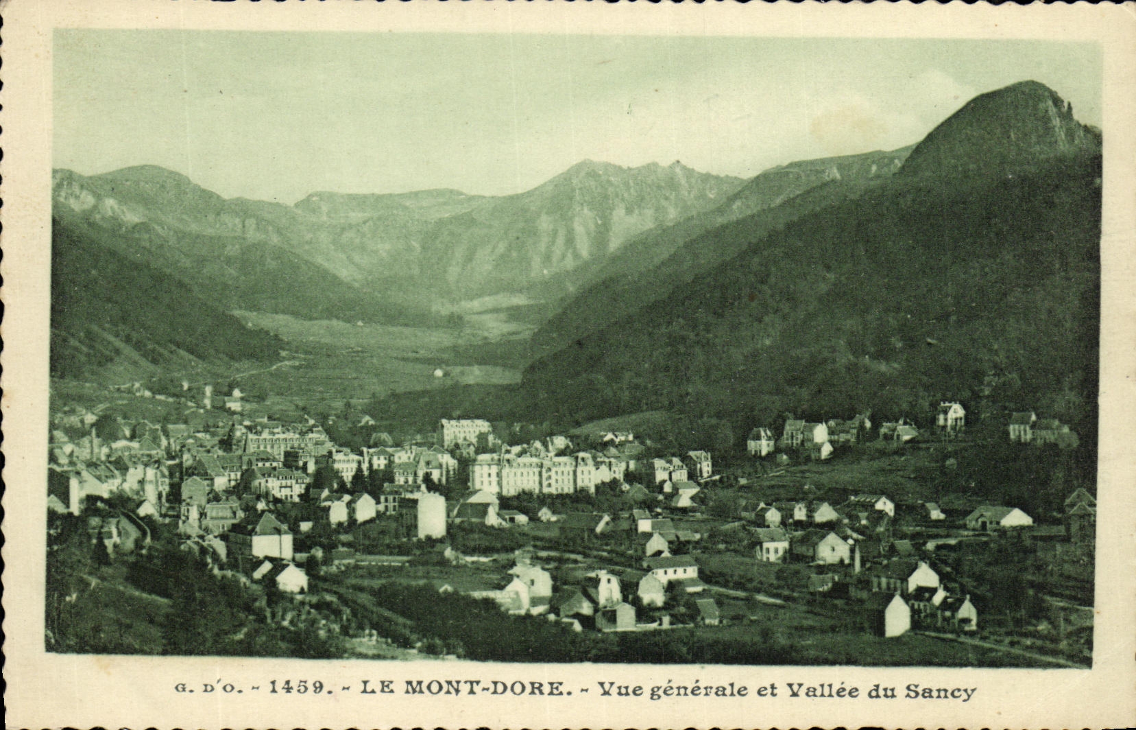 CPA Le Mont Dore Vue Generale et Vallee Du Sancy 
