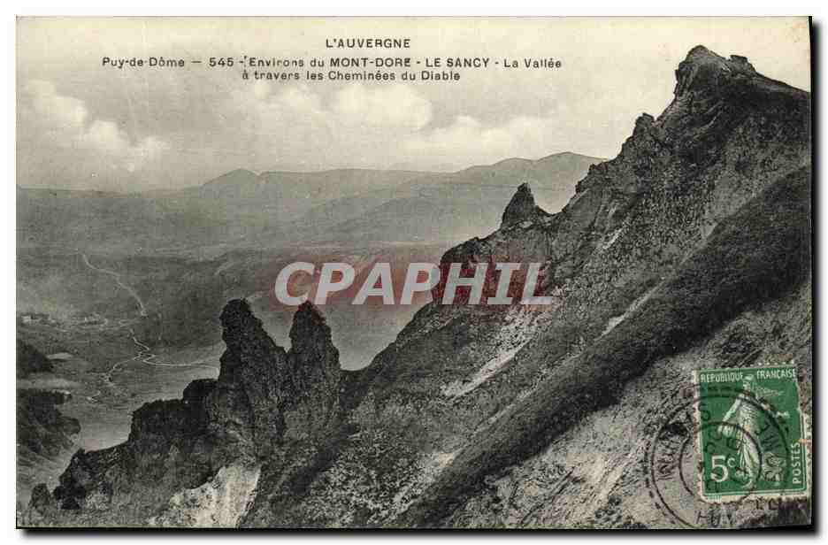 CPA Environs du Mont Dore Le Sancy La Vallee A Travers les Cheminees Du Diable 