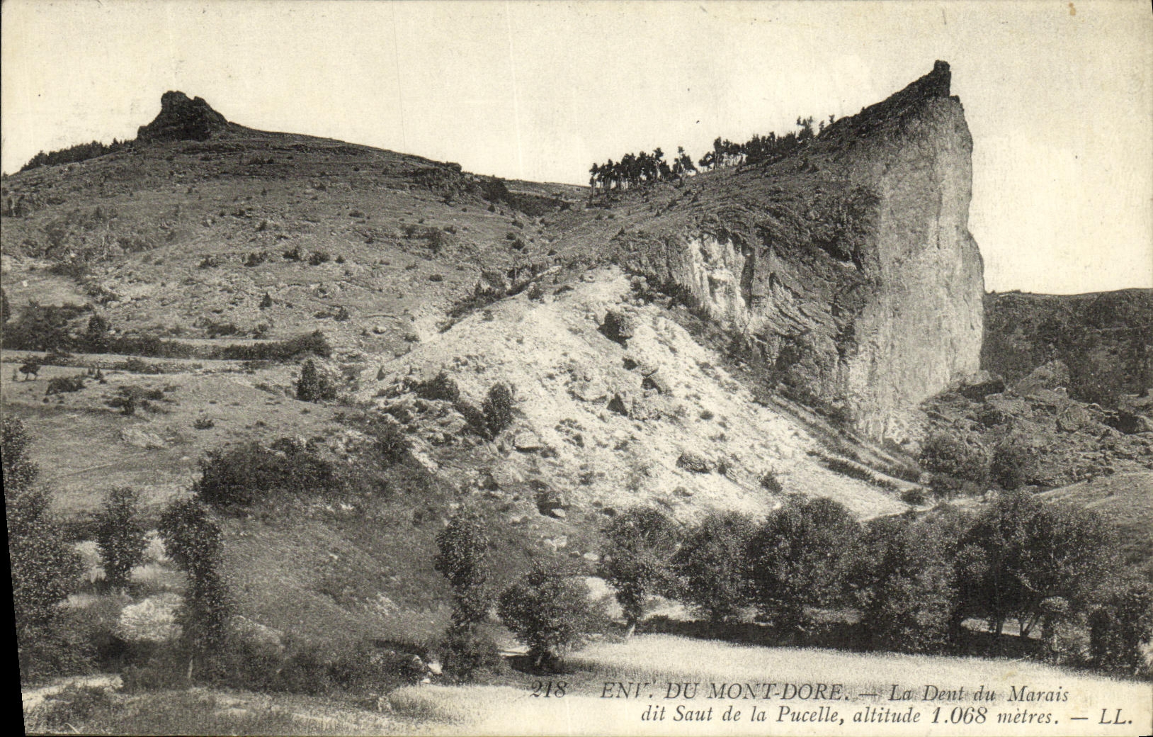 CPA Le Mont Dore La Dent du Marais dit saut de la pucelle