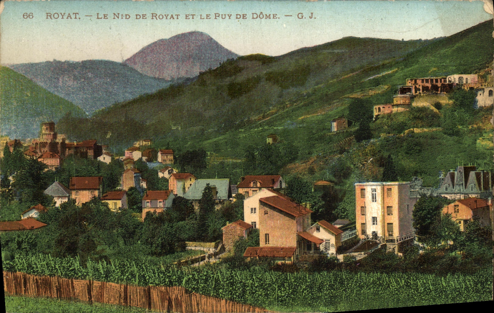 CPA Royat Le Nid De Royat Et Le Puy De Dome 